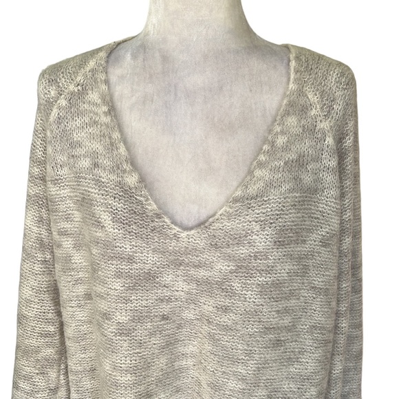 Free People Gray & White Gossamer Alpaca Oversized V-Neck Sweater - S + - Picture 6 of 15